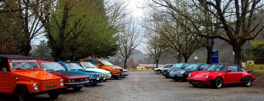 Grand parking près de Prayssac